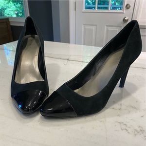 Tahari Black Patent and Suede Hells